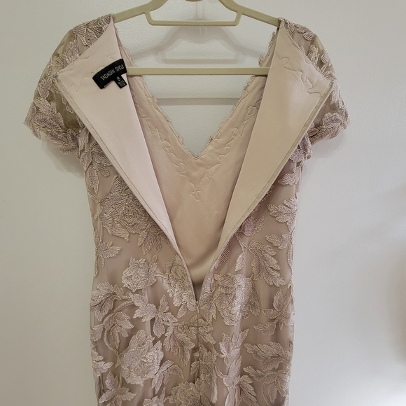 Tadashi Shoji Sz 8 Maci Gold Lace V-Neck Floral Embroidered Lined Cocktail Dress - Picture 13 of 16